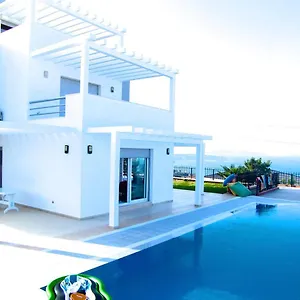 Ferienhaus Luxury With Amazing View,, Çeşme